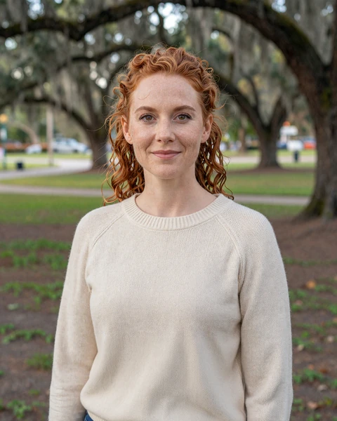 Rachel, a 35-year-old redhead woman in a sweater at a Jacksonville park, looking for Florida trucker dating
